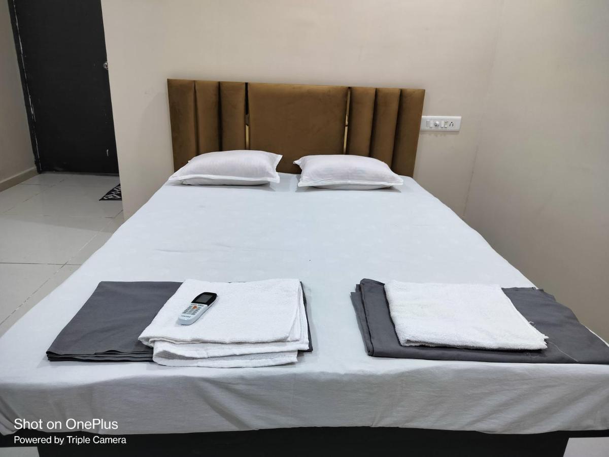 Satkar Home Stay Ujjain Extérieur photo
